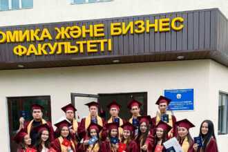 Почётная мантия выпускника